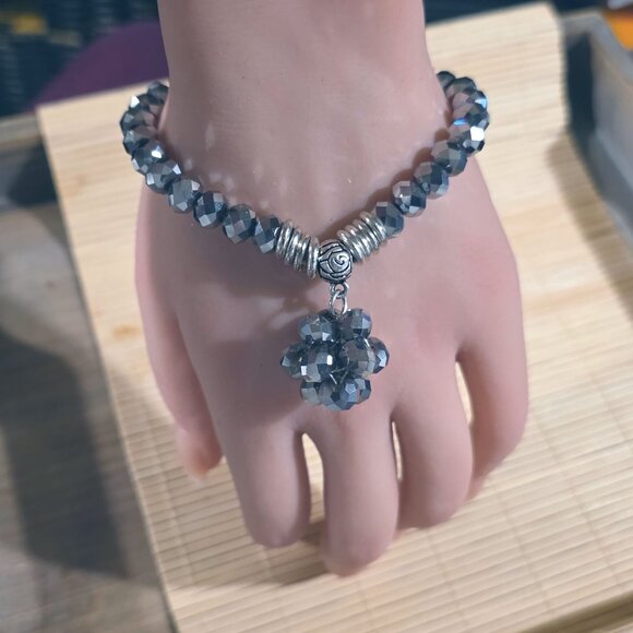 Artisan Dark Silver Faceted Crystal Beads and Bauble Pendant Stretch Bracelet - Picture 4 of 4